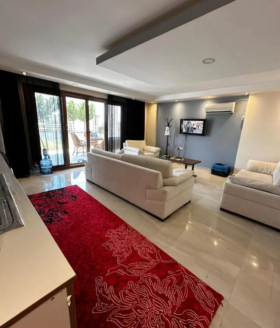 Birds Inn Kusadasi 0*,